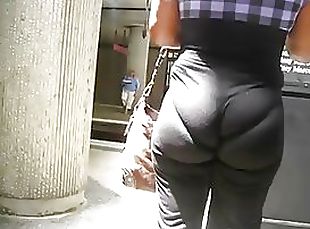 SDRUWS2 - Round butt in spandex showing pantylines