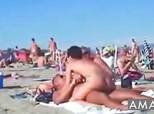Seks na nude plaži