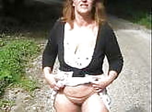 Frau nackt unterm kleid